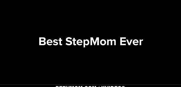  PervMom - Fit MILF Step Mom Gets Stuck And I Fuck Her